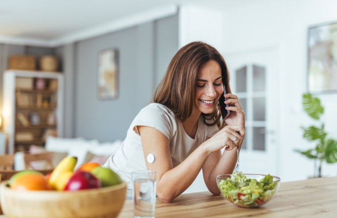 diabetespatiënte in sla aan het prikken